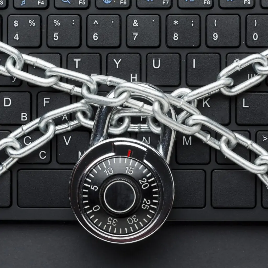 top-view-keyboard-with-lock-metal-chain